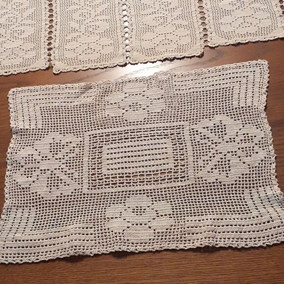 2 pc bundle vintage ecru hand crocheted doilies - Picture 2 of 8